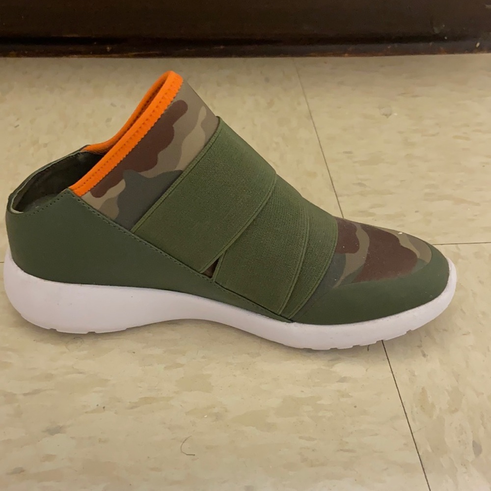 Steve Madden slip on sneakers. Never worn.